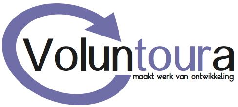Logo van Voluntoura. Vrijwilligerswerk en stages in het buitenland.