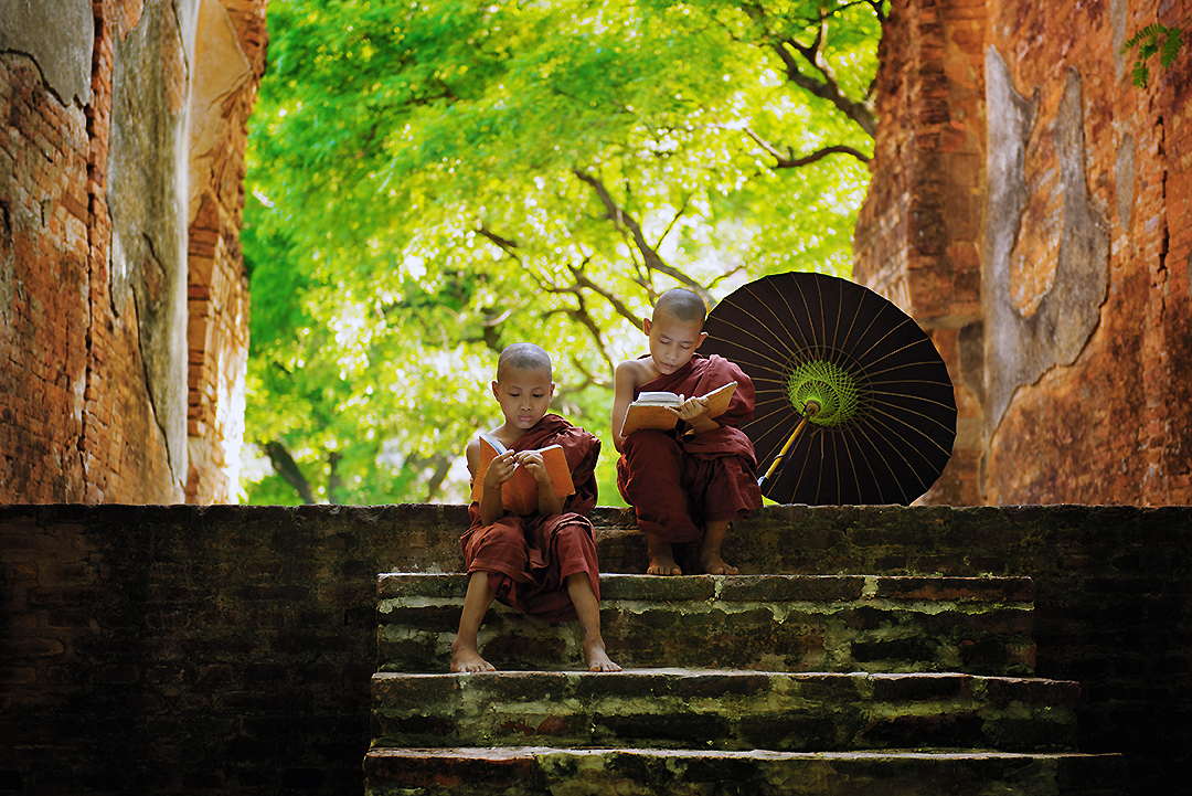Vrijwilligerswerk in het buitenland helpt kinderen en jonge monniken
