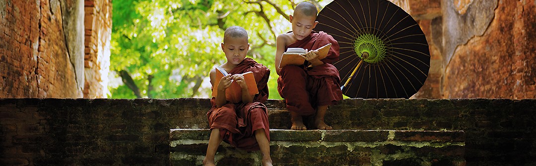 Vrijwilligerswerk in het buitenland helpt kinderen en jonge monniken